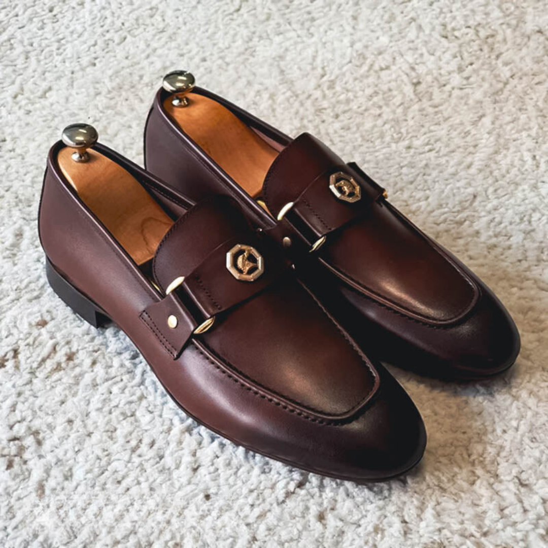 Mocasines de hombre con detalles dorados | Zapatos de vestir de estilo «smart casual» sin cordones, con forro suave y suela resistente, ideales para ocasiones formales