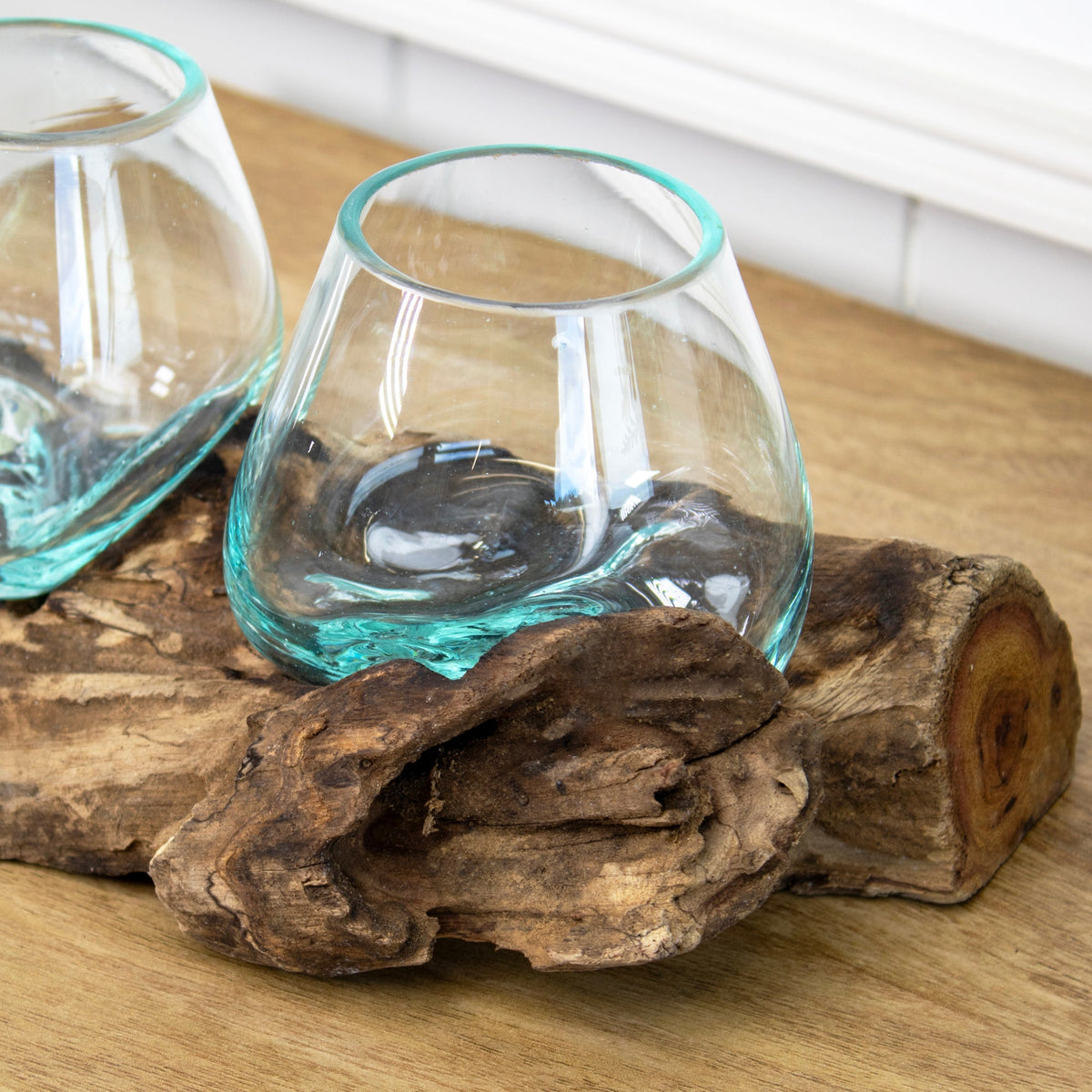 Ciotole doppie in vetro fuso su supporto in radice di teak - Centrotavola decorativo in vetro soffiato a mano e portacandele rustico