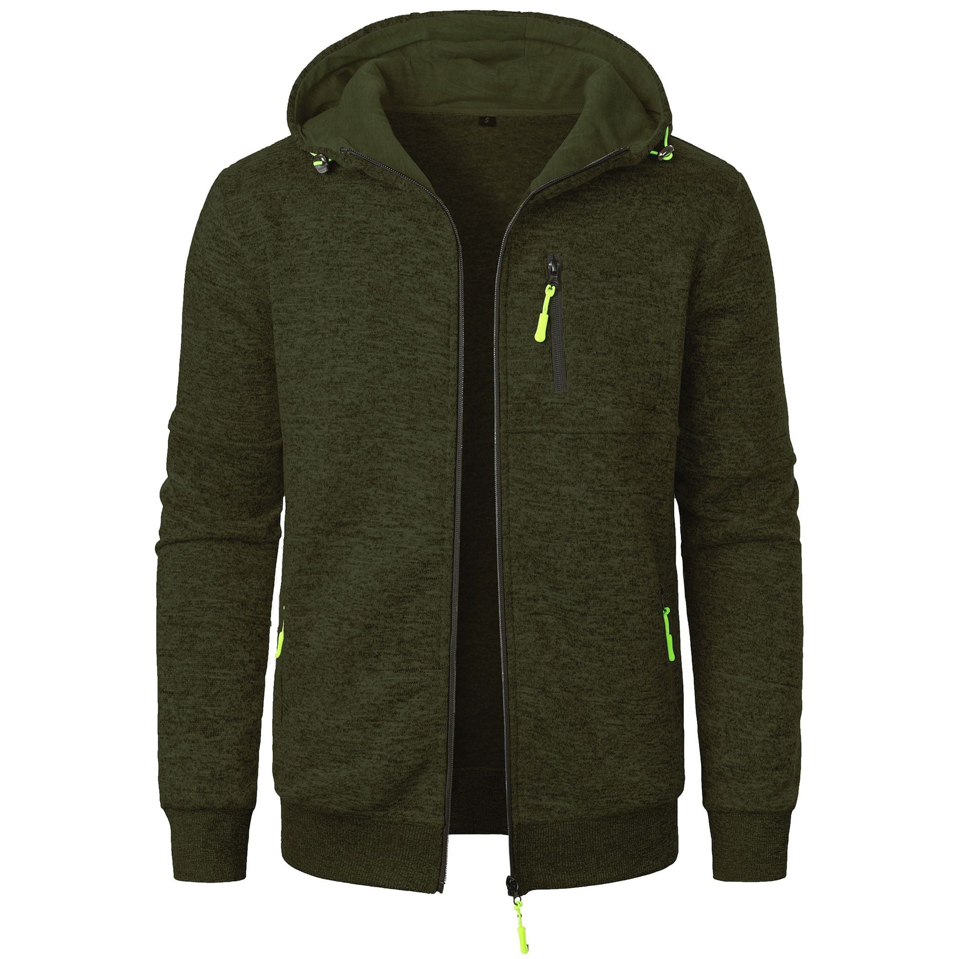 Felpa con cappuccio verde scuro, zip frontale, dettagli giallo fluo, tasche laterali, moda casual uomo, abbigliamento autunnale.