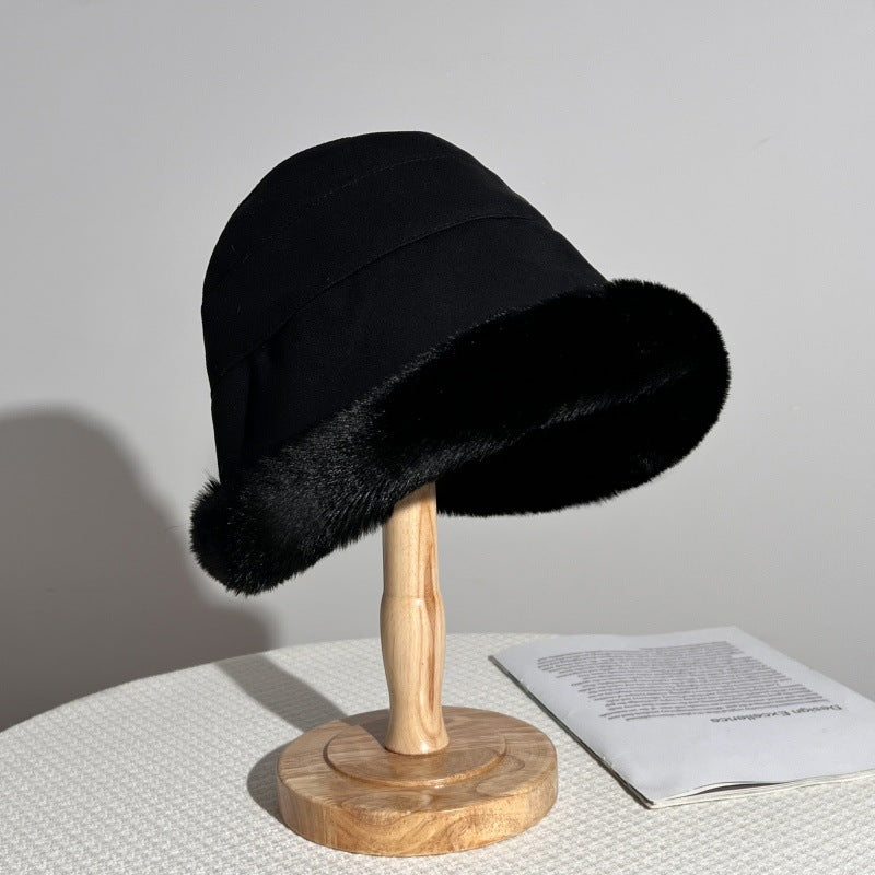 Príjemná a elegantná kožušinová čiapka pre ženy