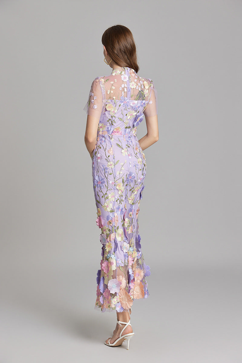 Vestido de noche de corte sirena con apliques florales