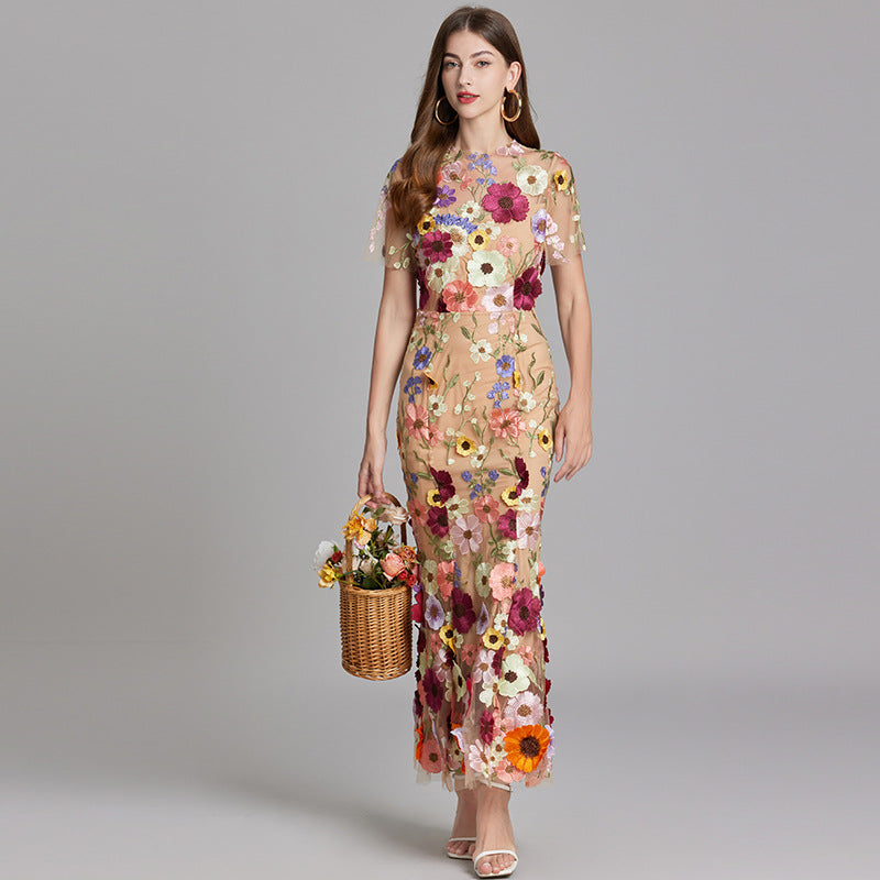 Vestido de noche de corte sirena con apliques florales