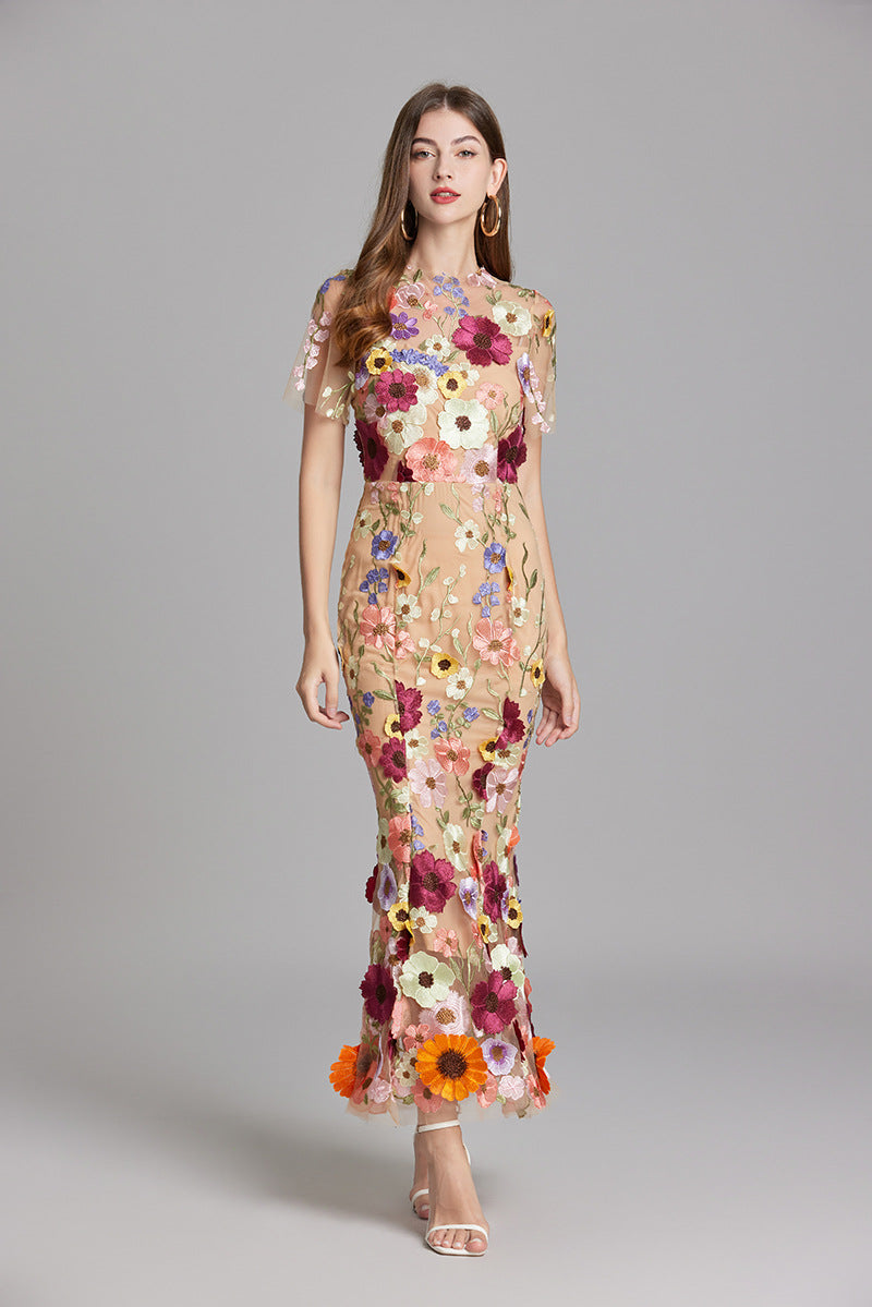 Vestido de noche de corte sirena con apliques florales