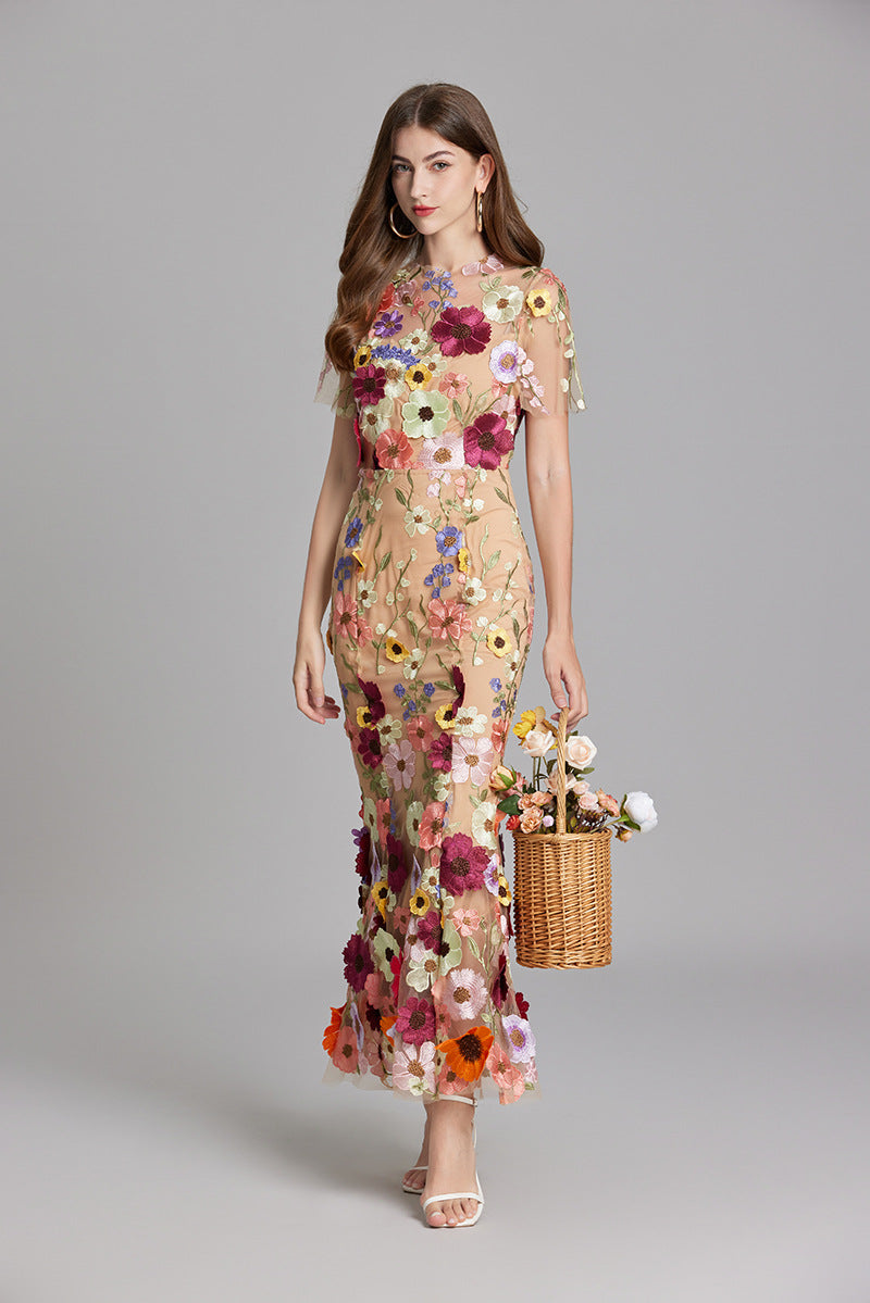 Vestido de noche de corte sirena con apliques florales