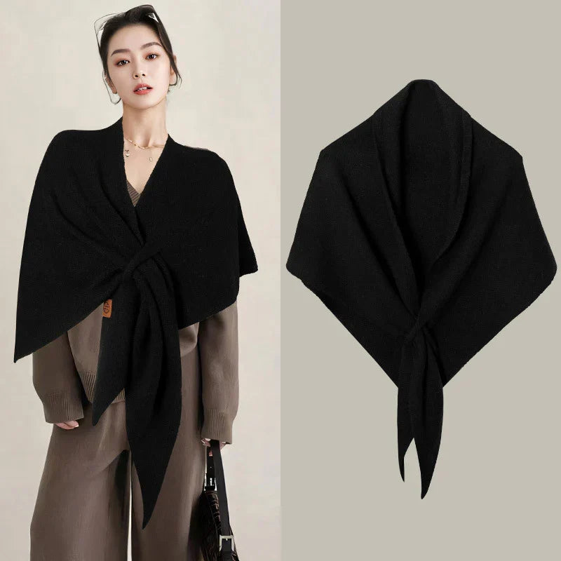 Fashionable triangular scarf for women made of a wool blend for autumn and winter