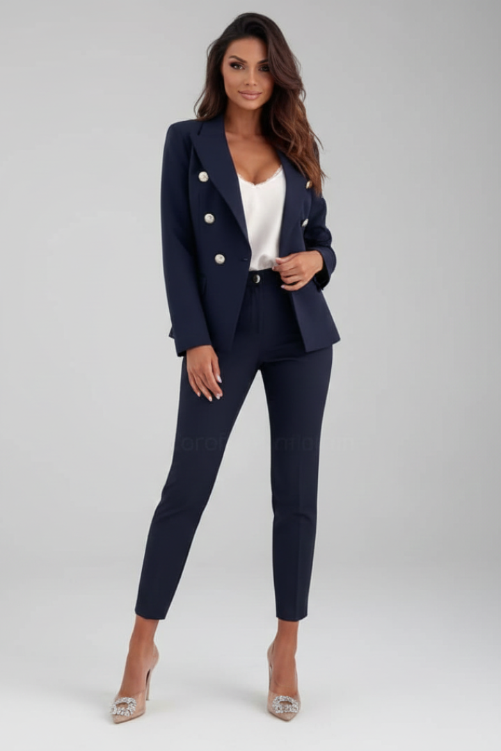 Completo da donna a due pezzi con giacca abbottonata e pantaloni a gamba dritta | Abiti eleganti coordinati per l'ufficio e occasioni formali