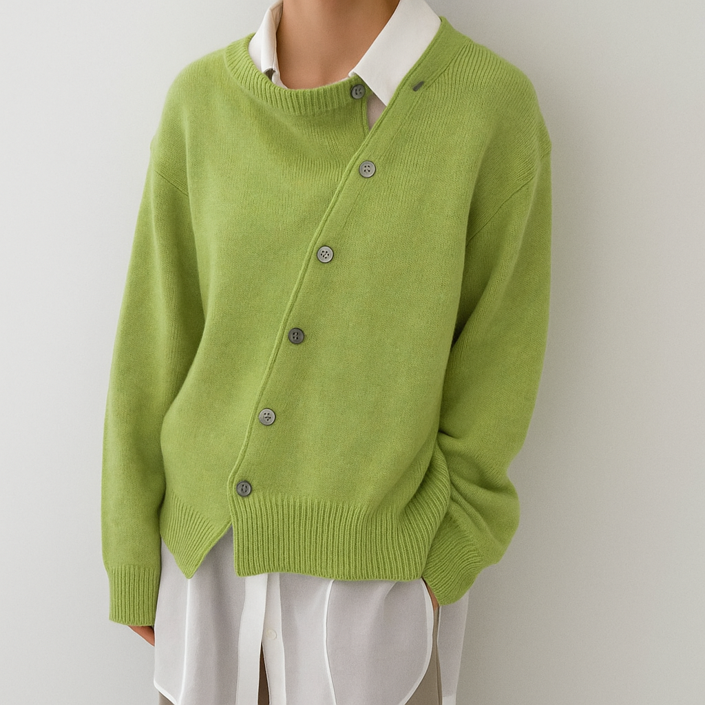Wrap around sweater green with model