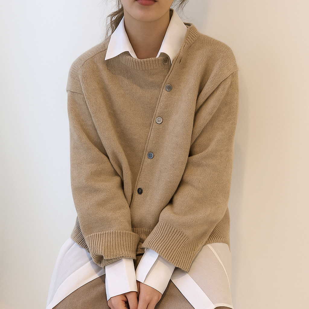 Wrap around sweater brown with model