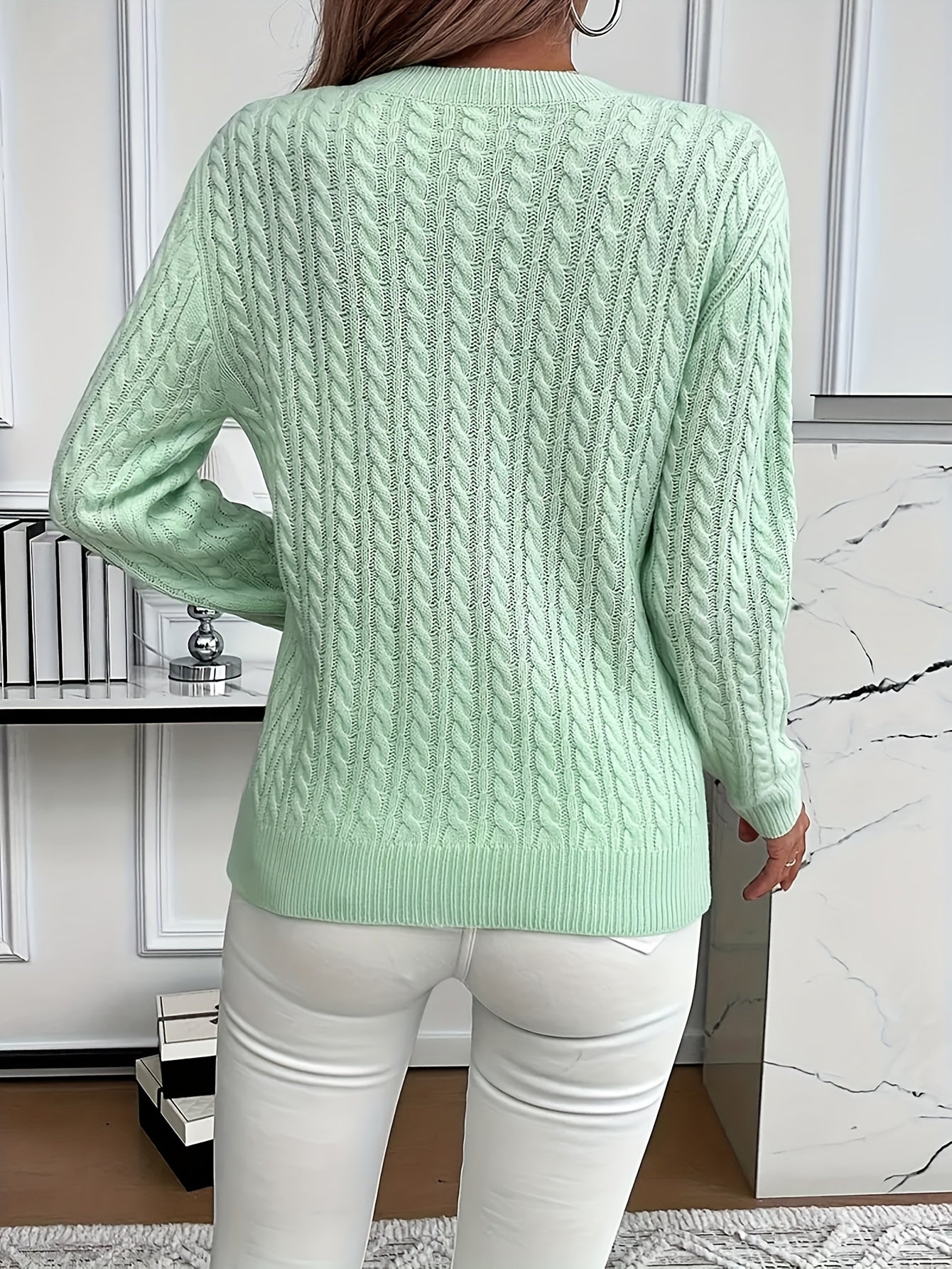 Dzianinowy sweter damski z wzorem w kable - Miękki i stylowy sweter na wiosnę i jesień
