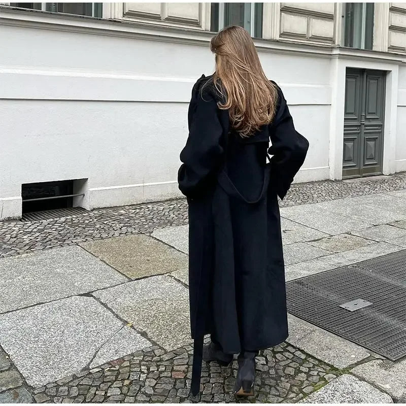Klassisk lang trenchcoat med bælte