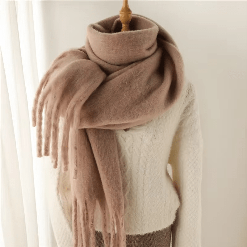 CosyCharm – Soft cashmere scarf with tassels for warm winter days