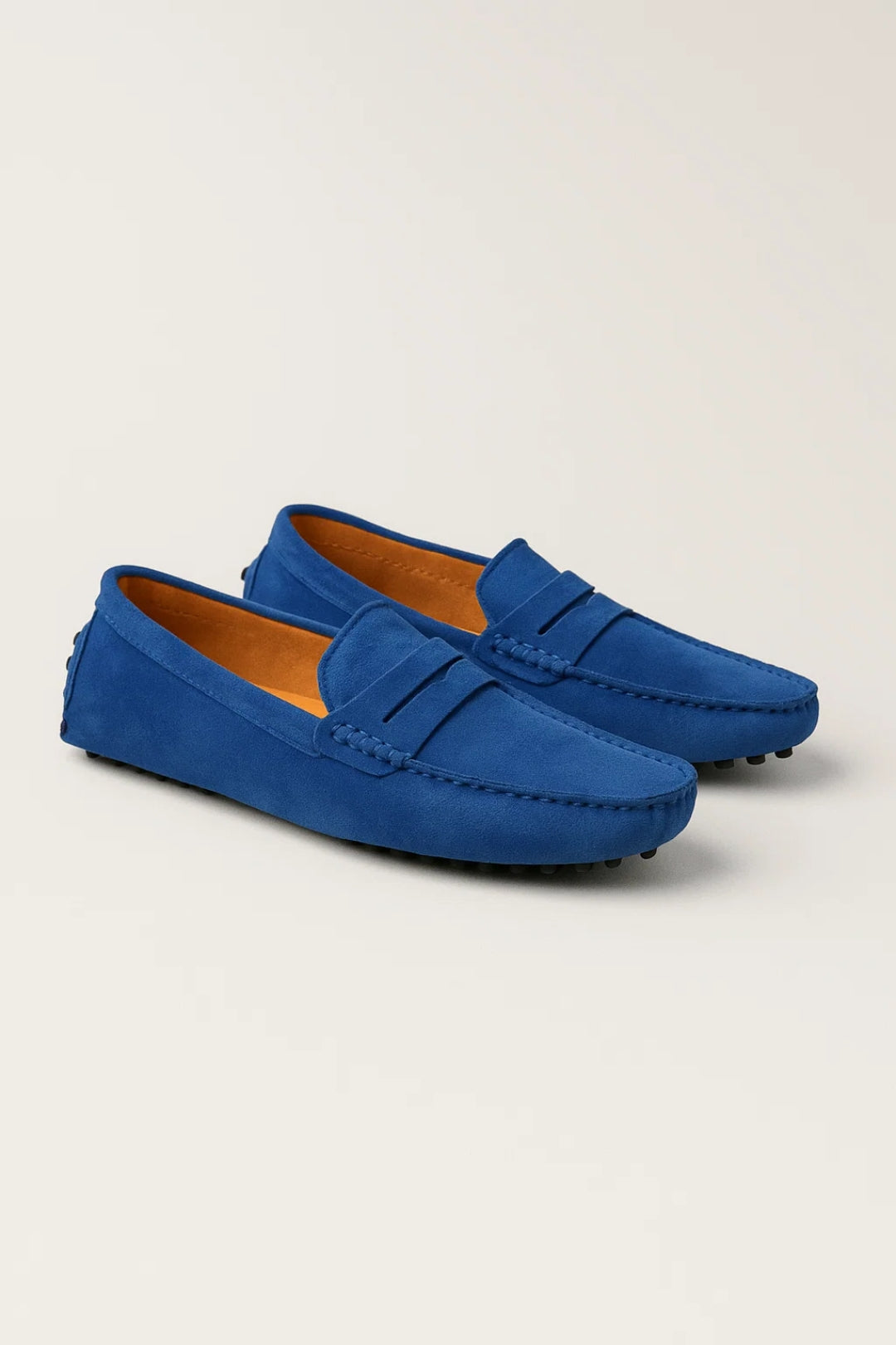 Férfi smart casual loafer cipők | Kényelmes, felcsúszós mokaszinok szegecses gumitalppal és klasszikus „penny strap” díszítéssel
