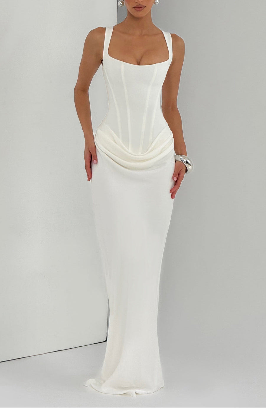Image of Women's Sleeveless Bodycon Midi Dress