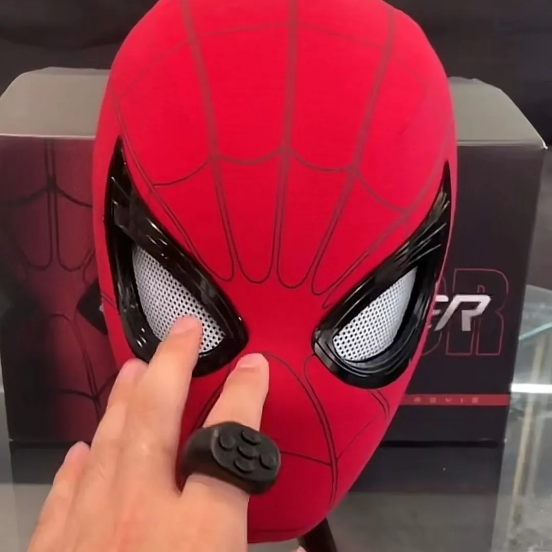 Maska Spider-Mana s pohyblivýma očima | Elektronická blikající helma superhrdiny pro cosplay a Halloween | Dobíjecí provedení