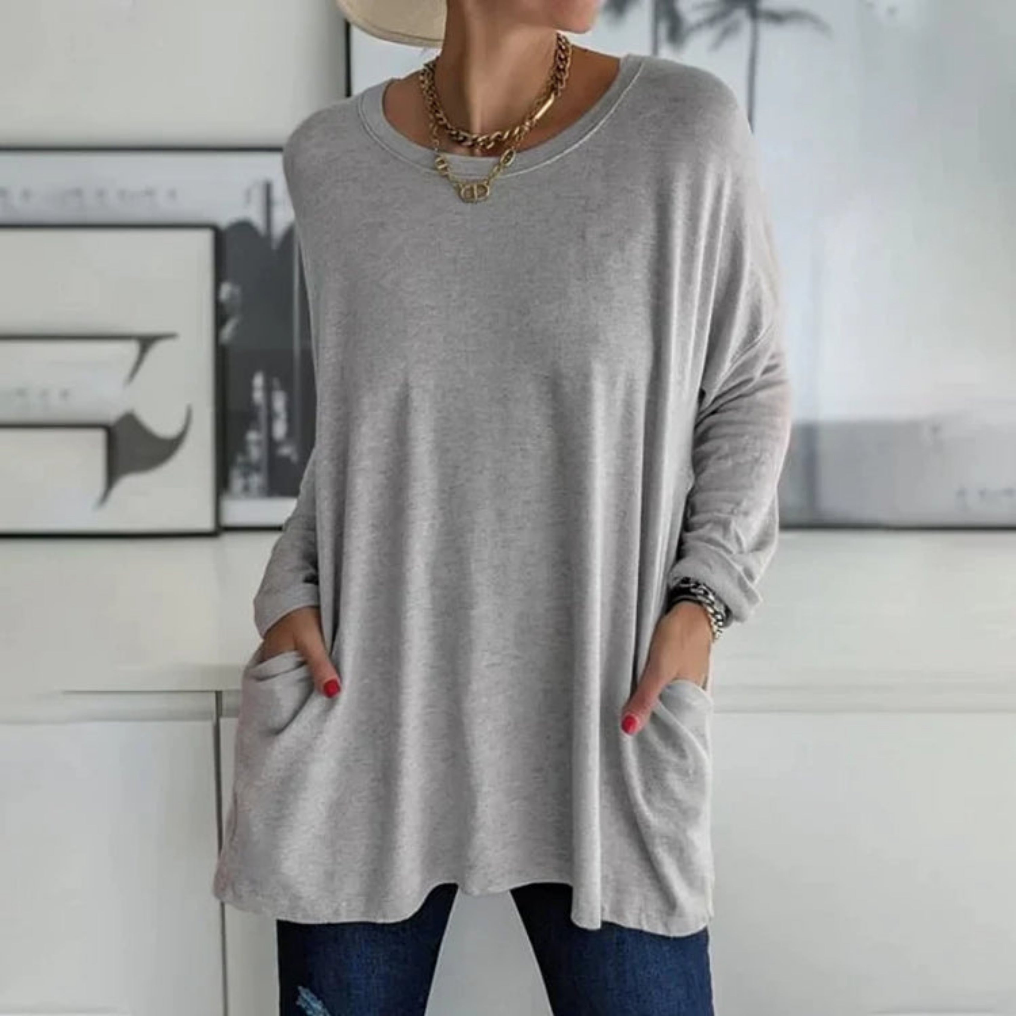 Elegant Oversize Sweater with Practical Side Pockets