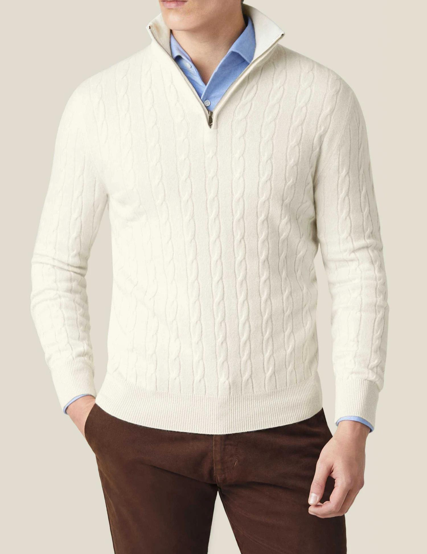 Elegante jersey de punto por cable con cremallera