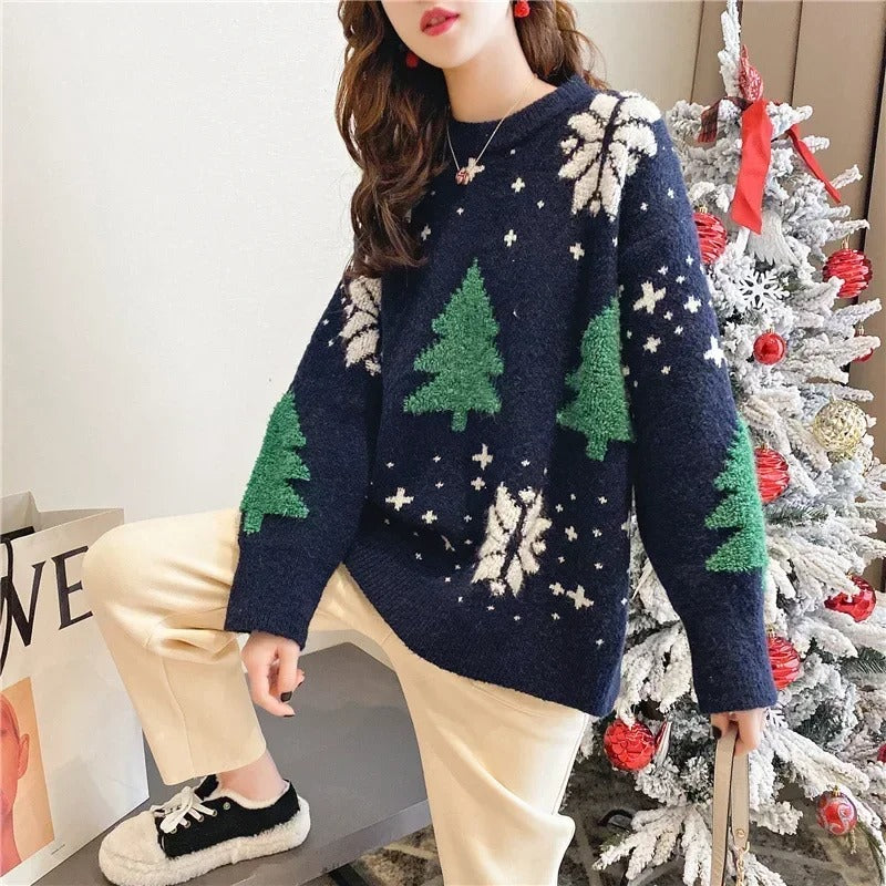 Julesweater til kvinder – Oversized striktrøje med mønster af rødt juletræ og snefnug