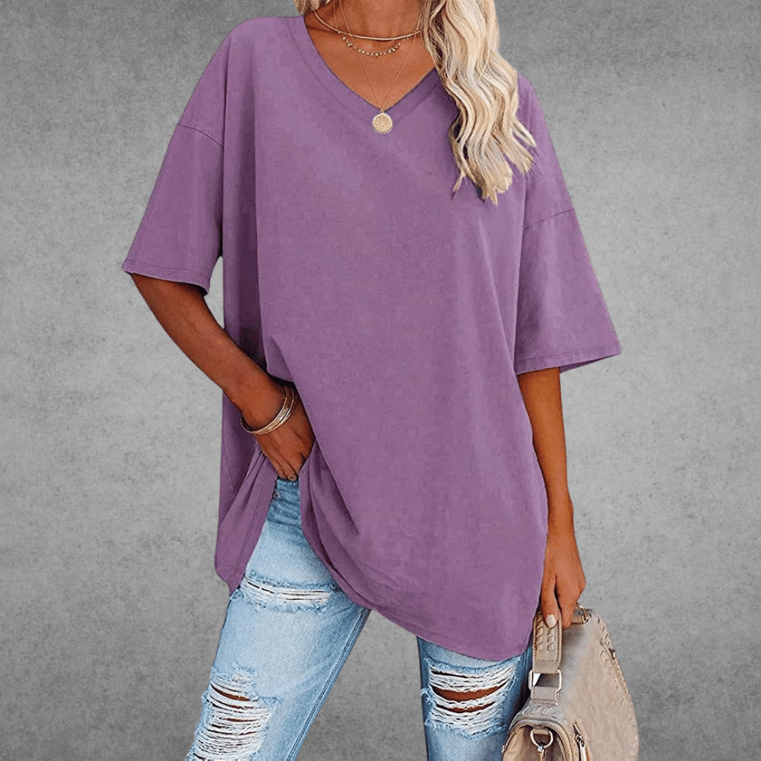 Women's Oversize T-shirt - Comfortable design with a heart neckline and lightweight, breathable fabric