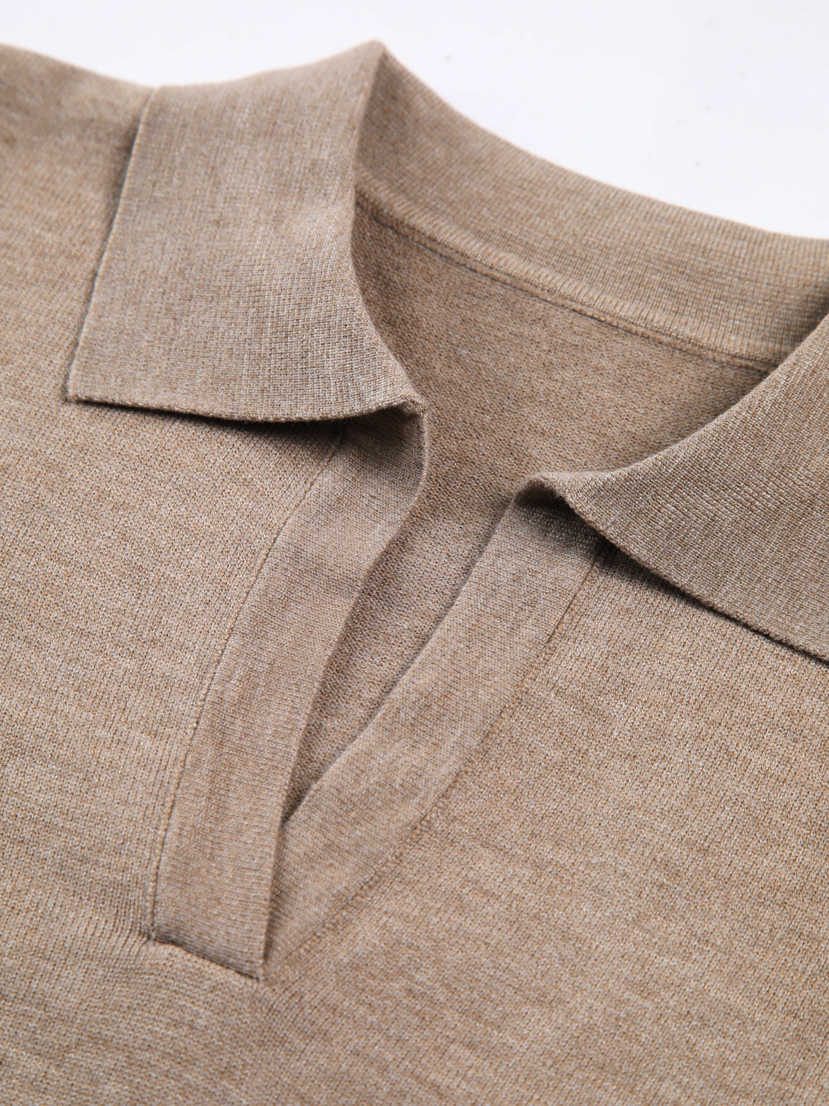 Trui beige gebreid detailopname