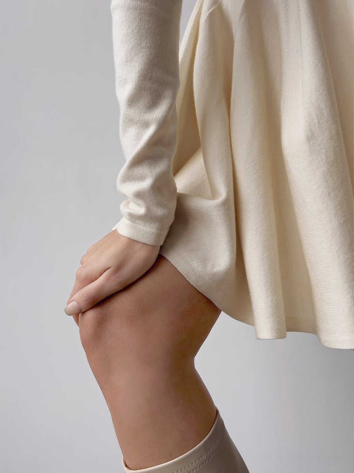 Plejet sweaterkjole til kvinder – kort strikkjole med elastisk pasform