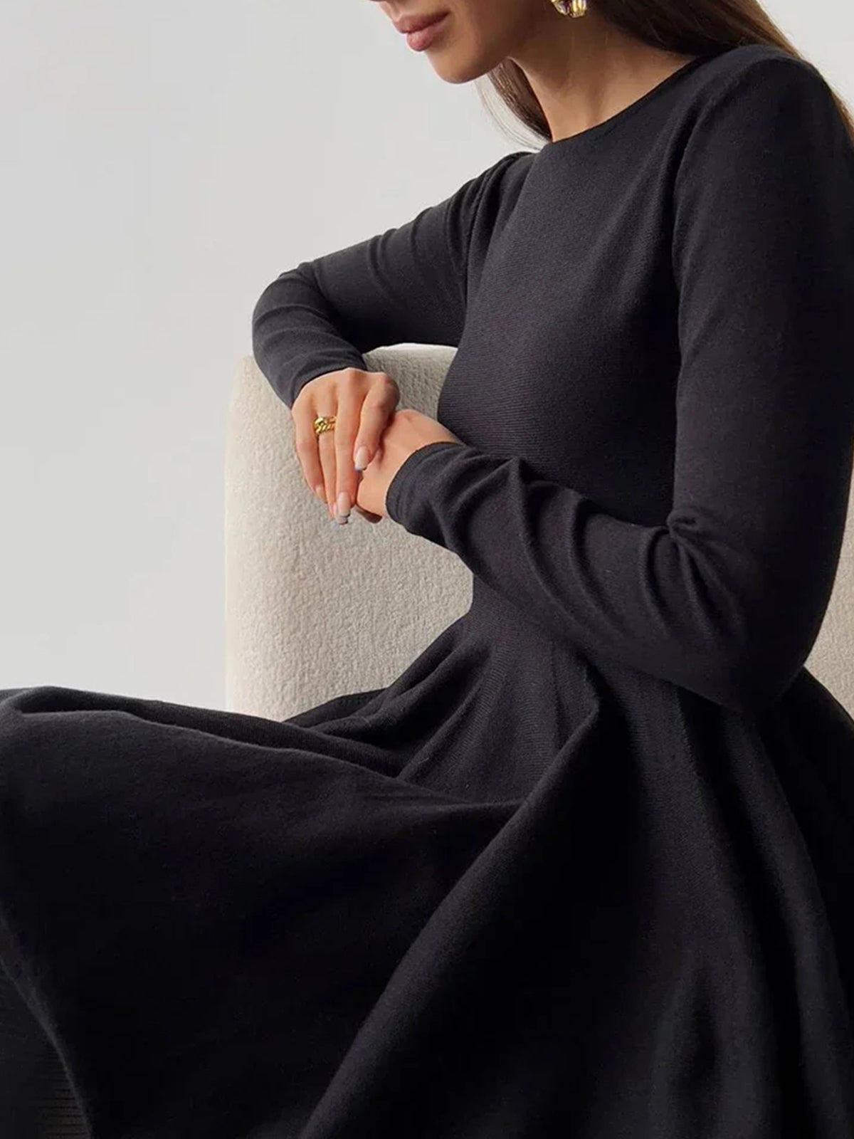 Plejet sweaterkjole til kvinder – kort strikkjole med elastisk pasform