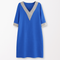 Robe chic en lin mélangé avec encolure en V et bordures en dentelle