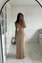 Vestido largo de punto para mujer con detalle metálico en la parte delantera: un vestido largo de silueta elegante y favorecedora, ideal tanto para ocasiones informales como formales