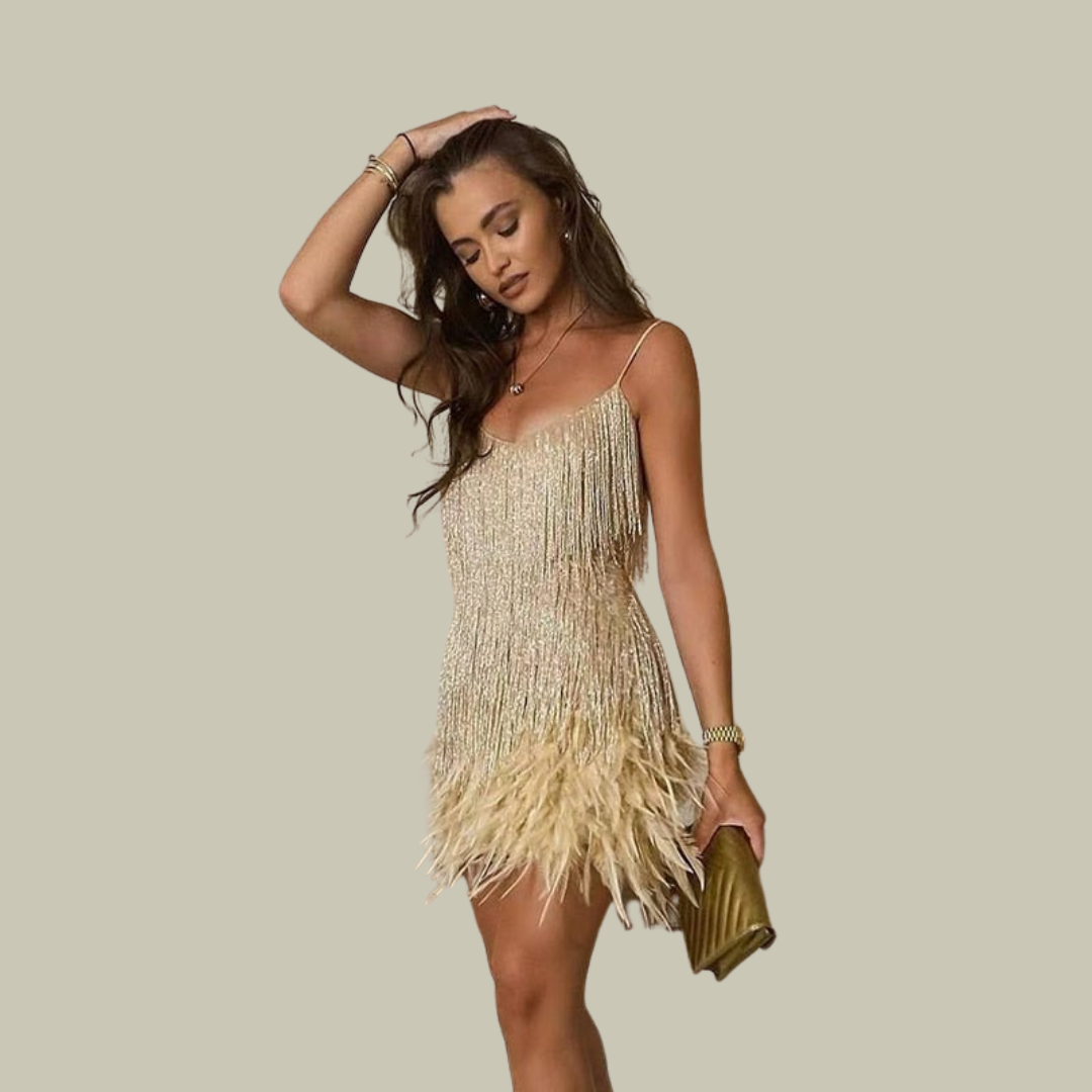 Mini-robe de cocktail pour femme avec ourlet orné de plumes | Robe de soirée courte ajustée pour les réceptions et les événements spéciaux