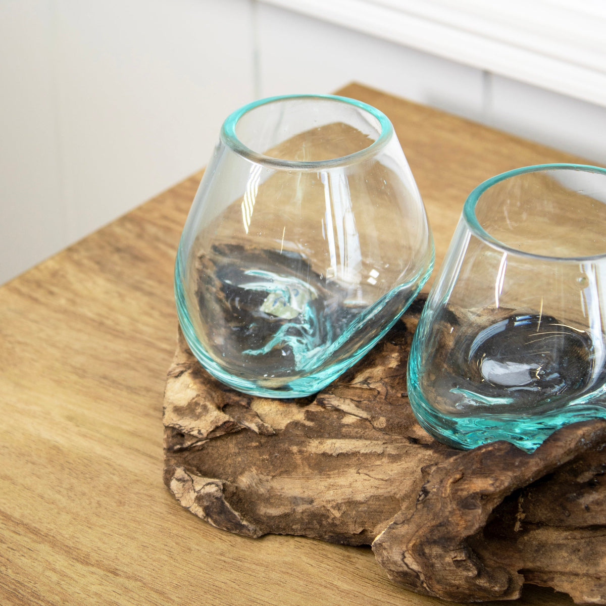 Ciotole doppie in vetro fuso su supporto in radice di teak - Centrotavola decorativo in vetro soffiato a mano e portacandele rustico