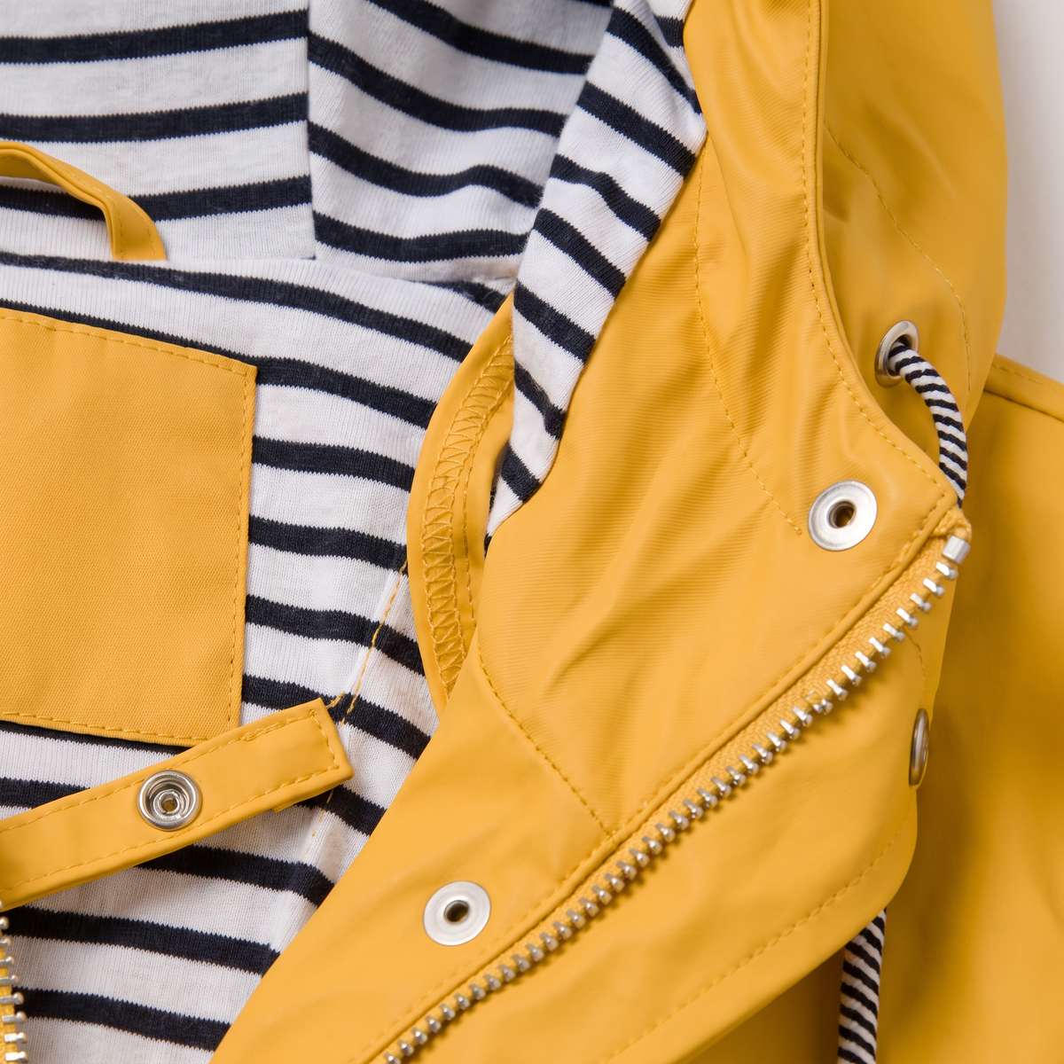 Women's Waterproof Hooded Coat | Lightweight Rain Jacket with Wind Resistant Fabric and Soft Lining for Everyday Wear