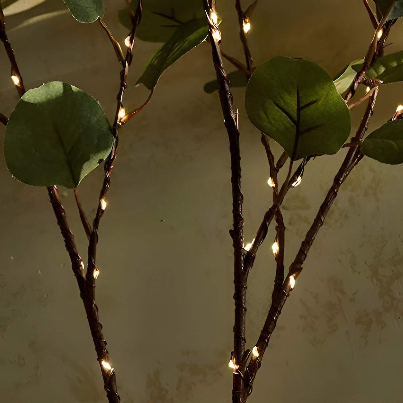 EverLeaf LED dekorativ kvistlampe - Elegant naturligt design til dekoration i hjemmet og på kontoret