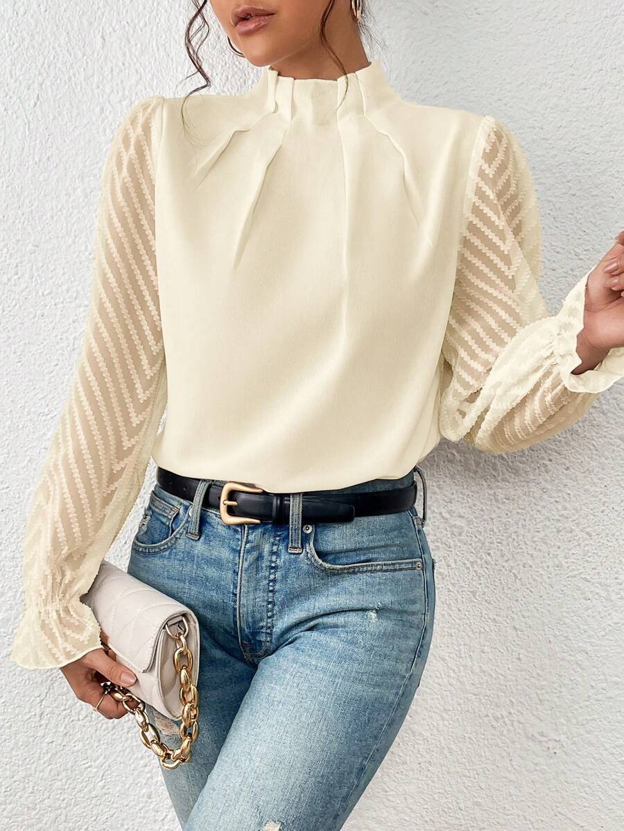 Dámská halenka s propracovanými rukávy - Malou nadčasově elegantní halenkou