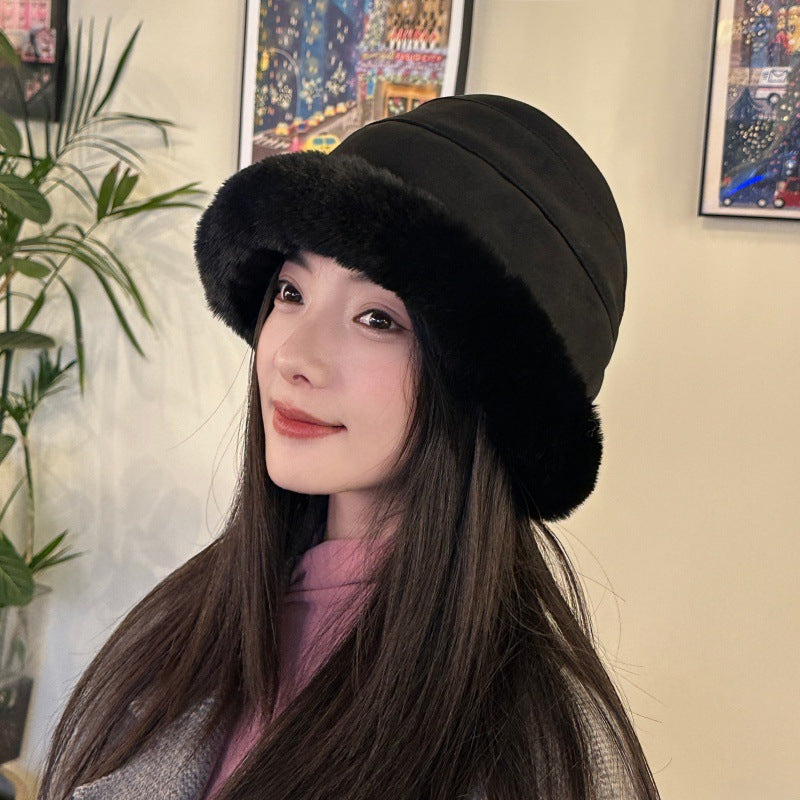 Kényelmes és elegáns női szőrme sapka