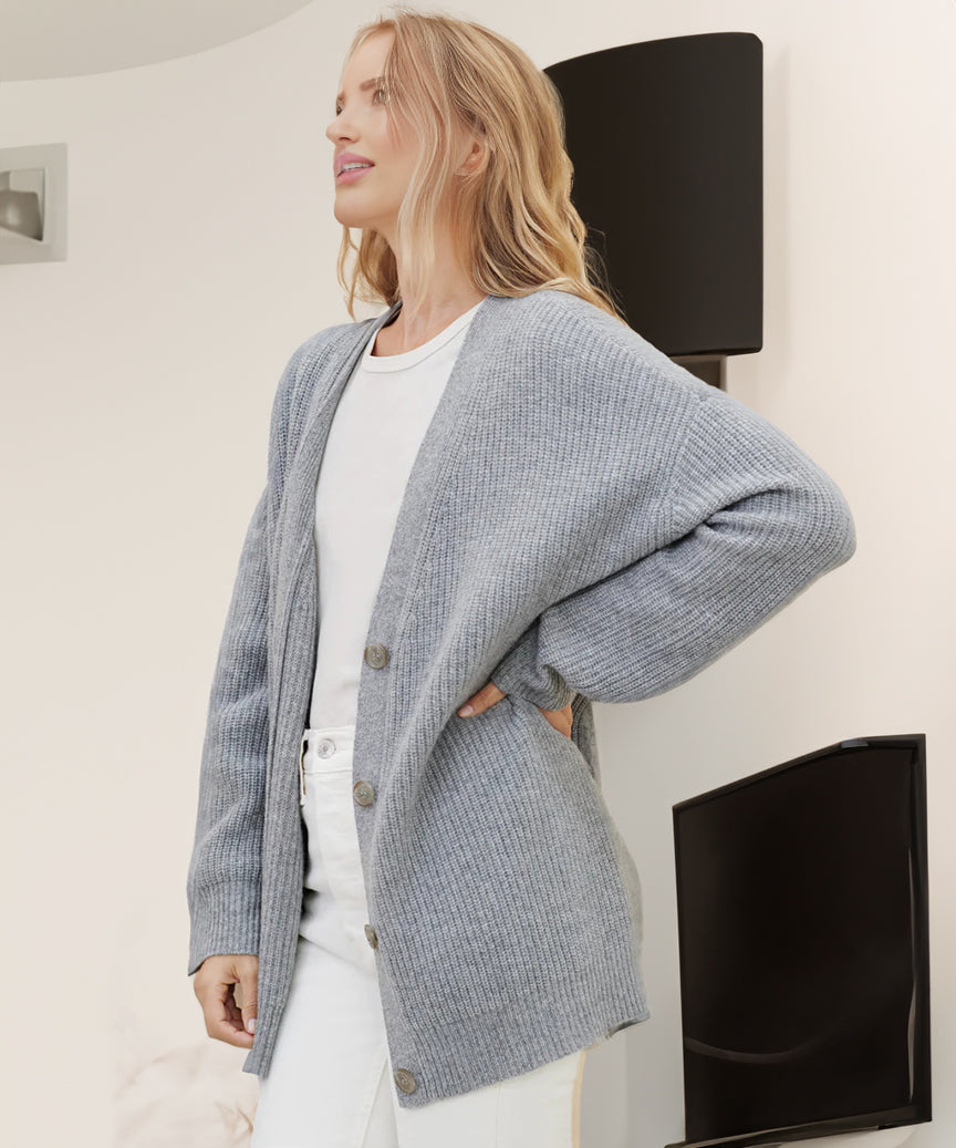 Cárdigan oversize con detalles de botones para mayor calidez