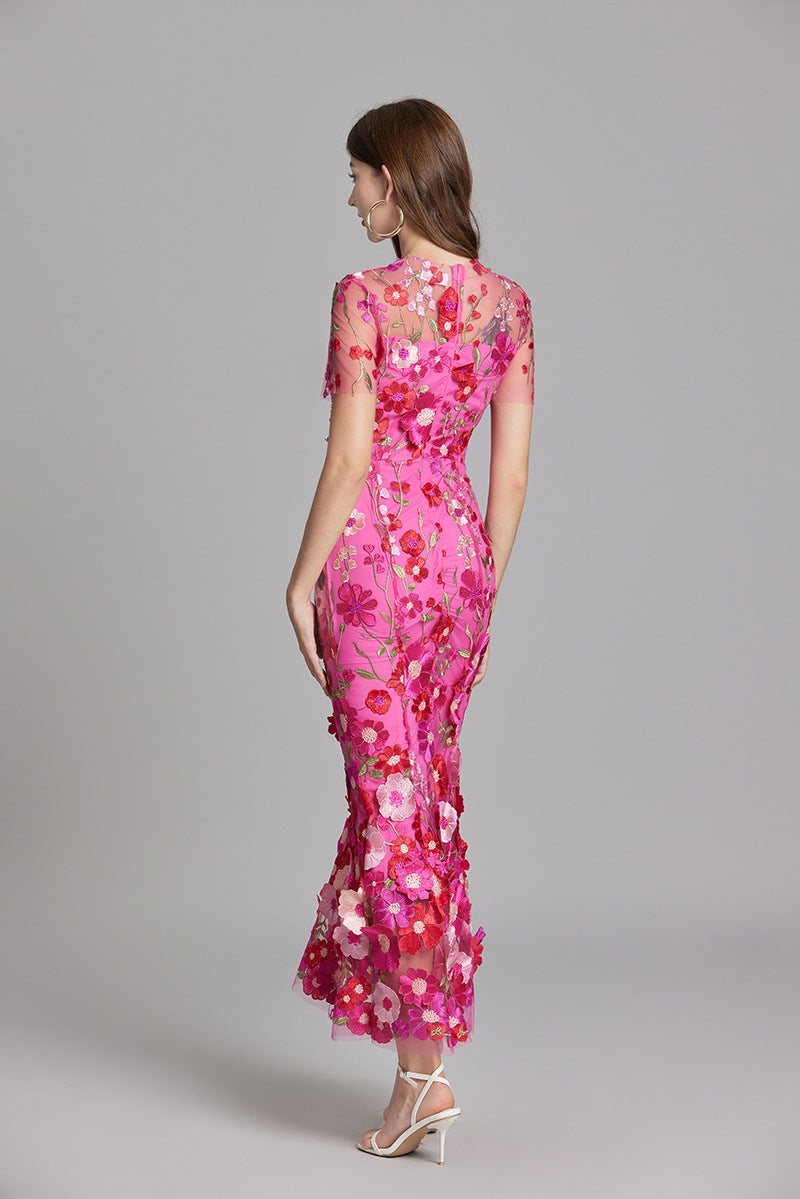 Vestido de noche de corte sirena con apliques florales