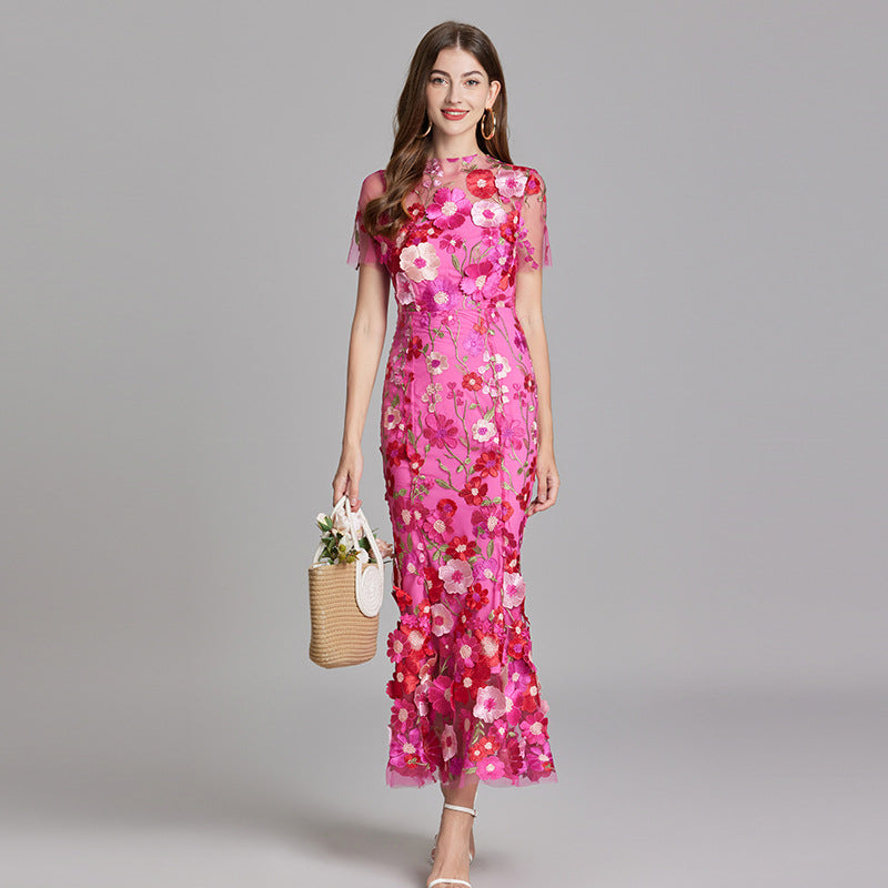 Vestido de noche de corte sirena con apliques florales