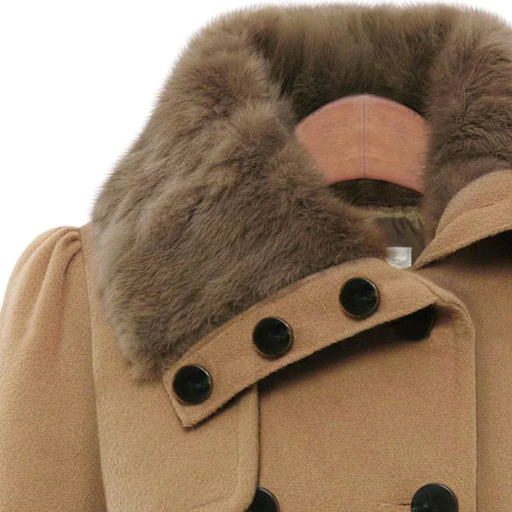 Cappotto in lana doppiopetto su misura | Taglio slim che valorizza la figura