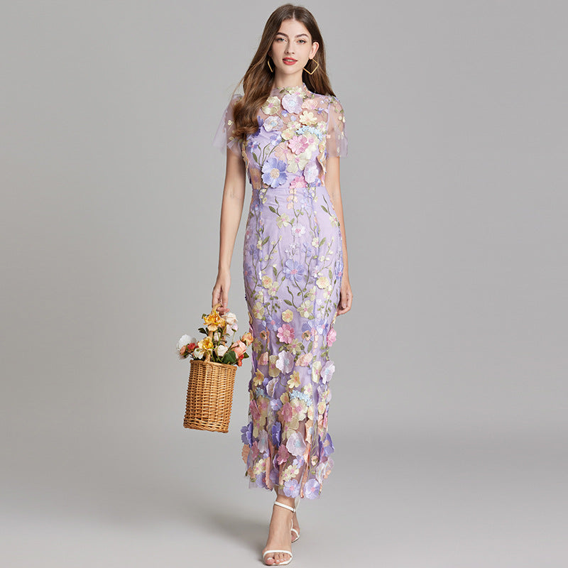Vestido de noche de corte sirena con apliques florales