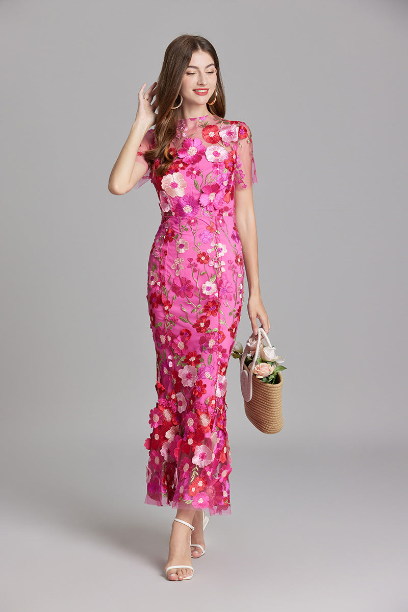 Vestido de noche de corte sirena con apliques florales