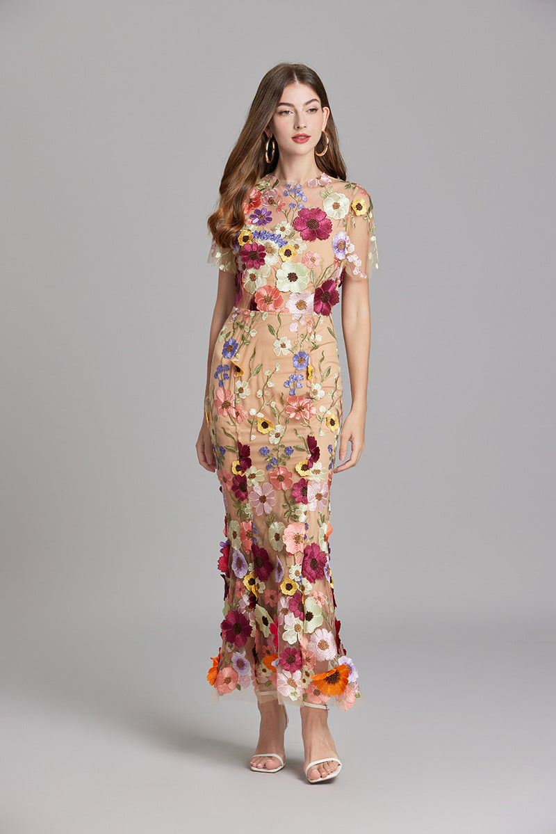 Vestido de noche de corte sirena con apliques florales