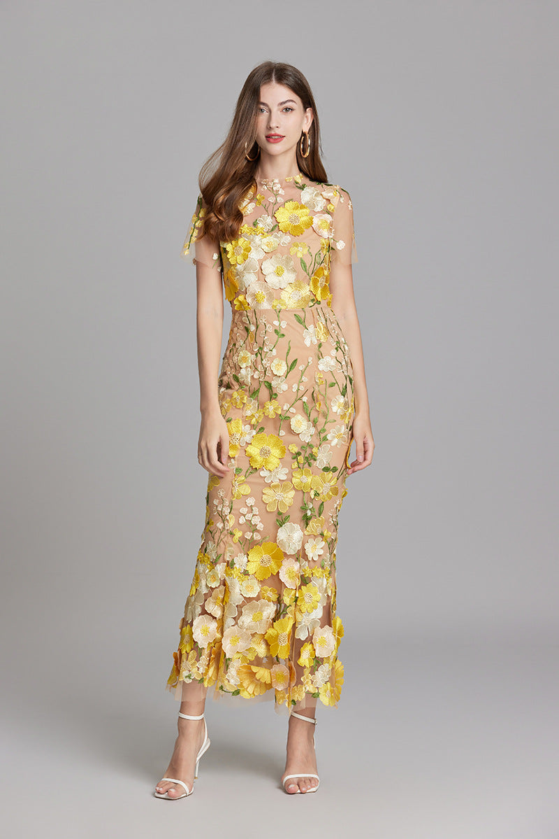 Vestido de noche de corte sirena con apliques florales