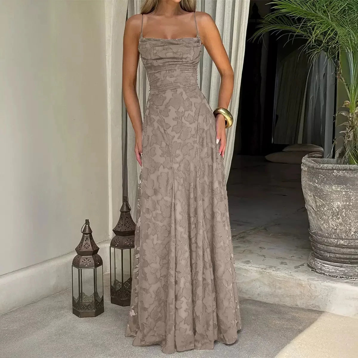 Vestido largo de mujer con estampado floral, tirantes finos y lazo ajustable en la espalda | Vestido largo de verano para ocasiones especiales