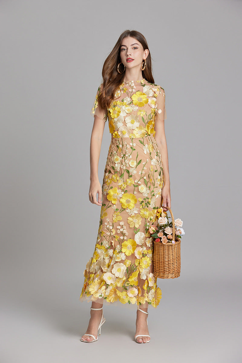 Vestido de noche de corte sirena con apliques florales
