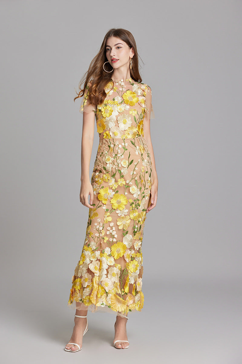 Vestido de noche de corte sirena con apliques florales