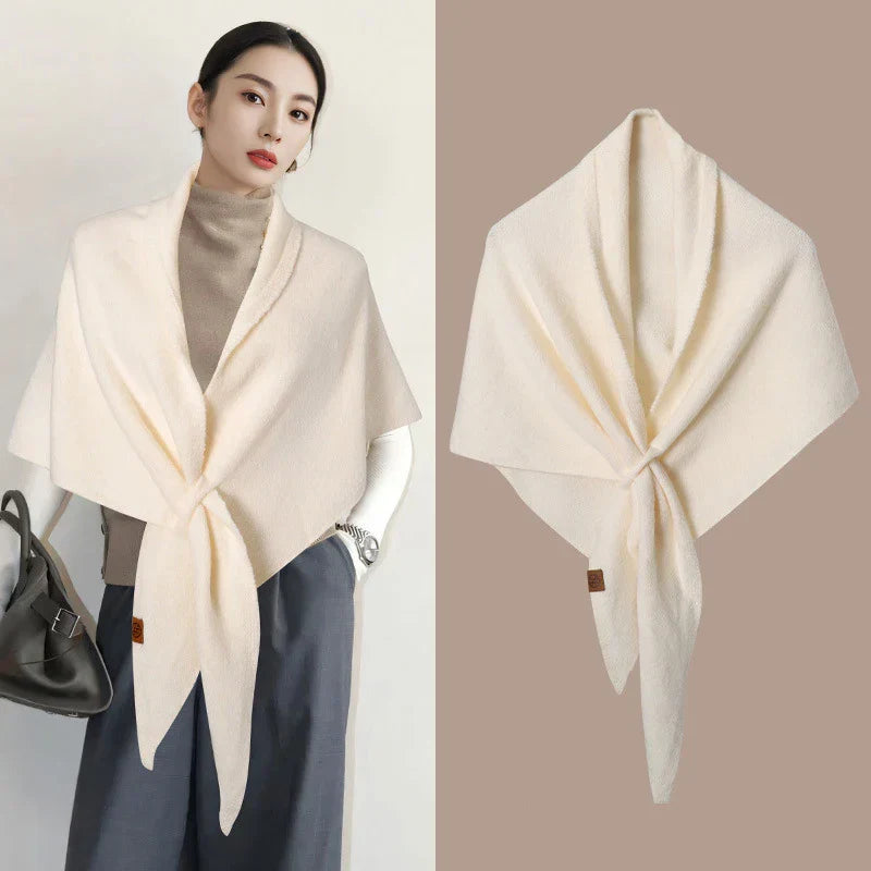 Fashionable triangular scarf for women made of a wool blend for autumn and winter