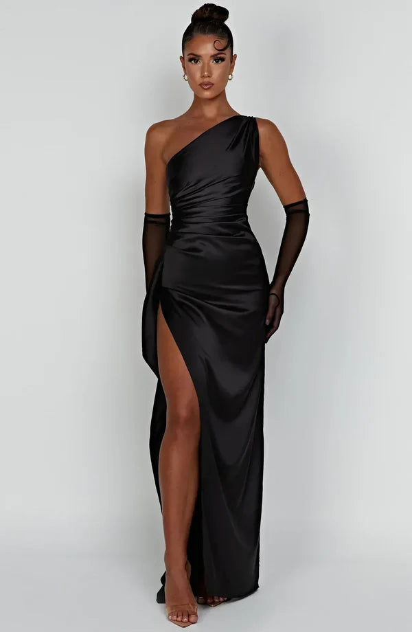 Vestido de lujo con un solo tirante y abertura