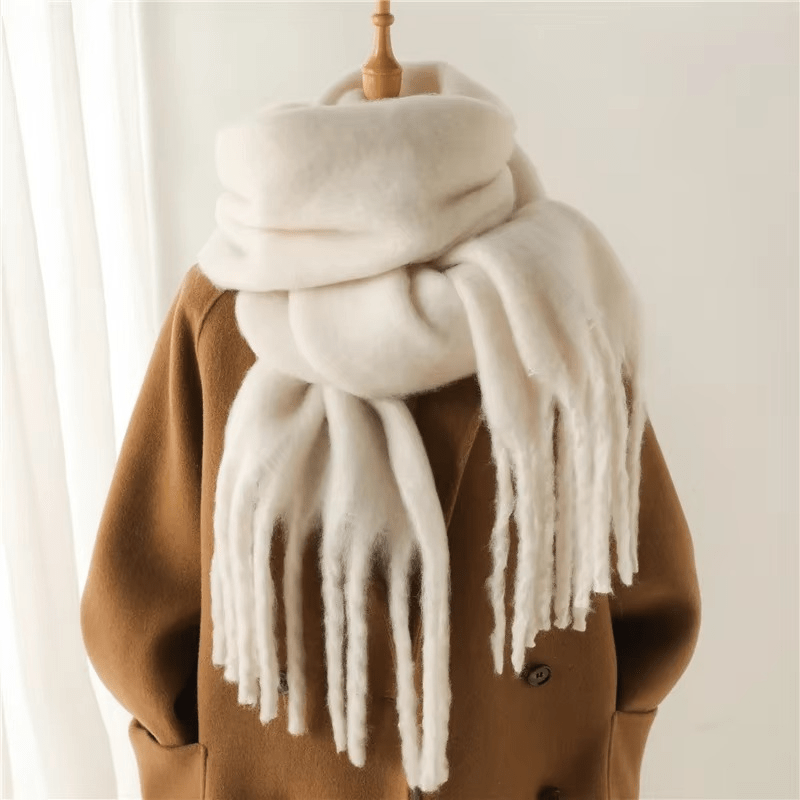 CosyCharm – Soft cashmere scarf with tassels for warm winter days