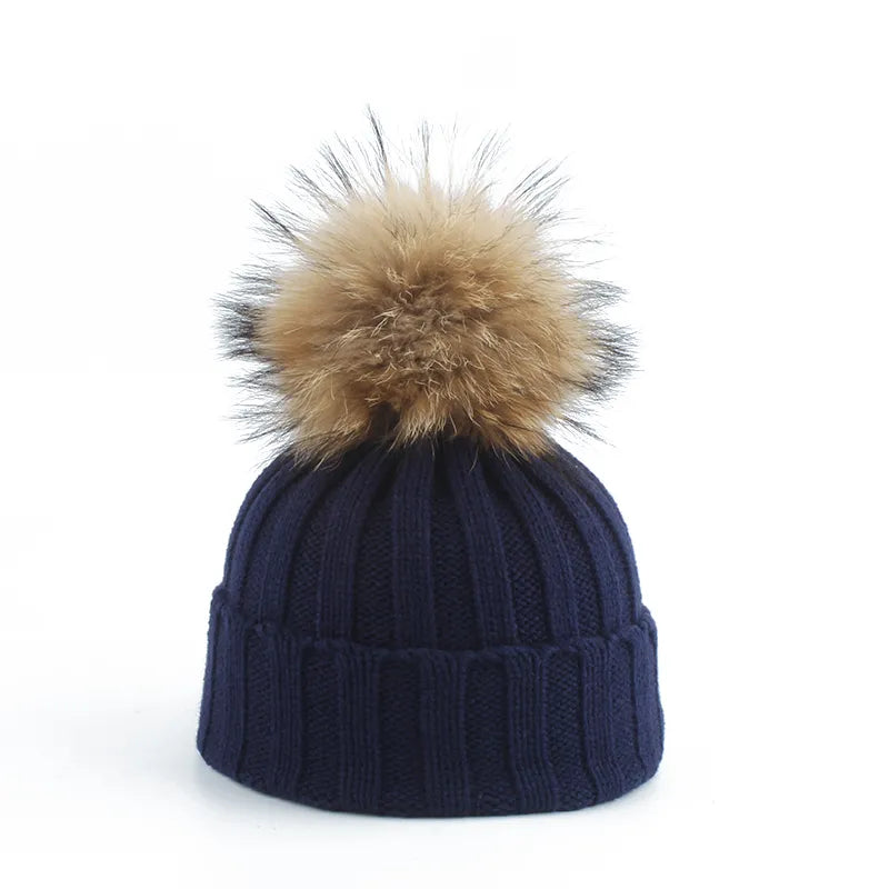 Moderná pletená čiapka s bambuľkou | Oversized čiapka s kožušinovou bambuľkou