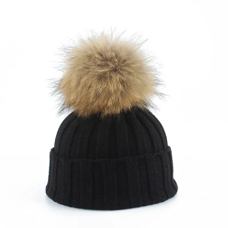 Moderná pletená čiapka s bambuľkou | Oversized čiapka s kožušinovou bambuľkou