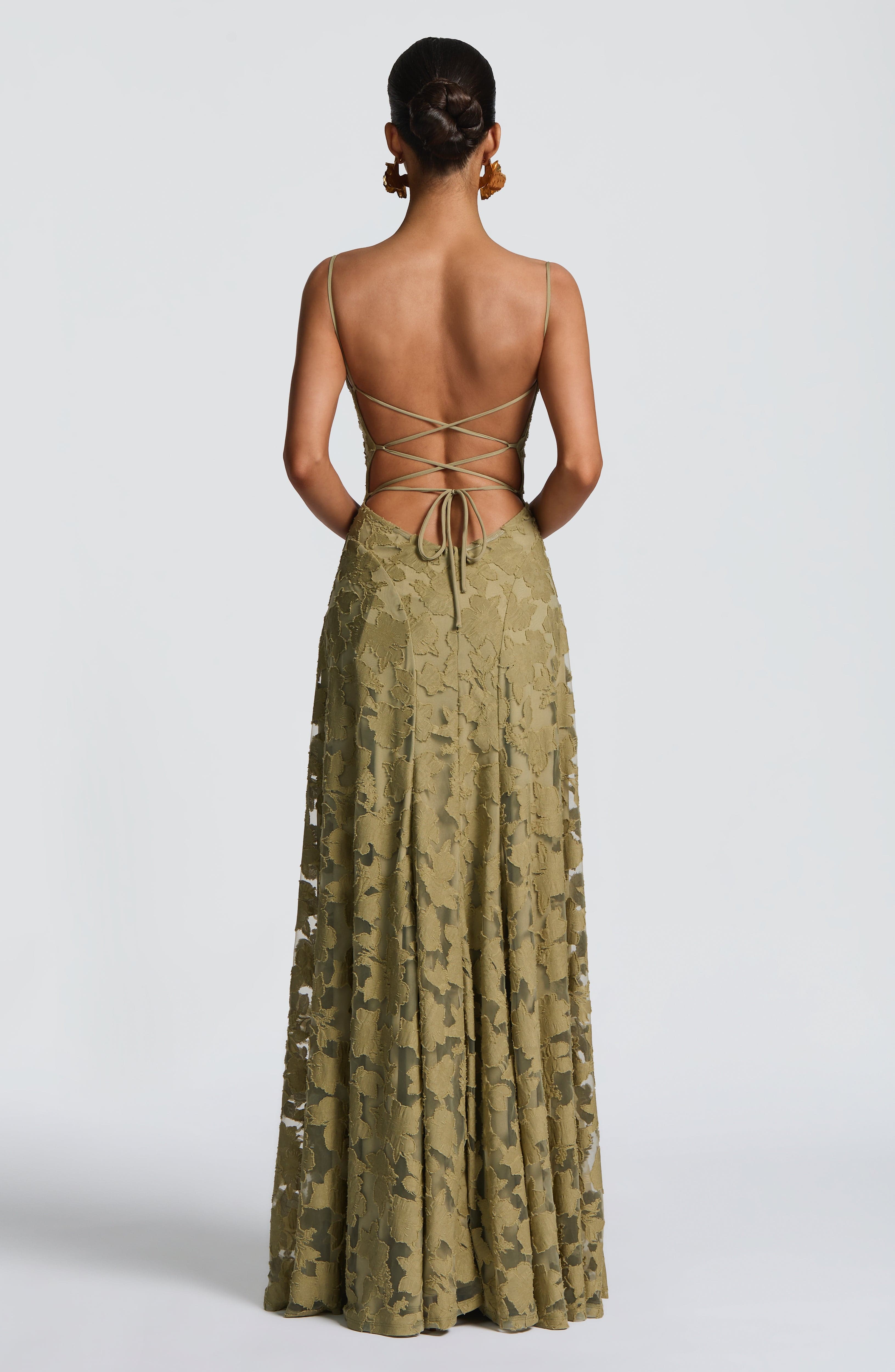 Vestido largo de mujer con estampado floral, tirantes finos y lazo ajustable en la espalda | Vestido largo de verano para ocasiones especiales